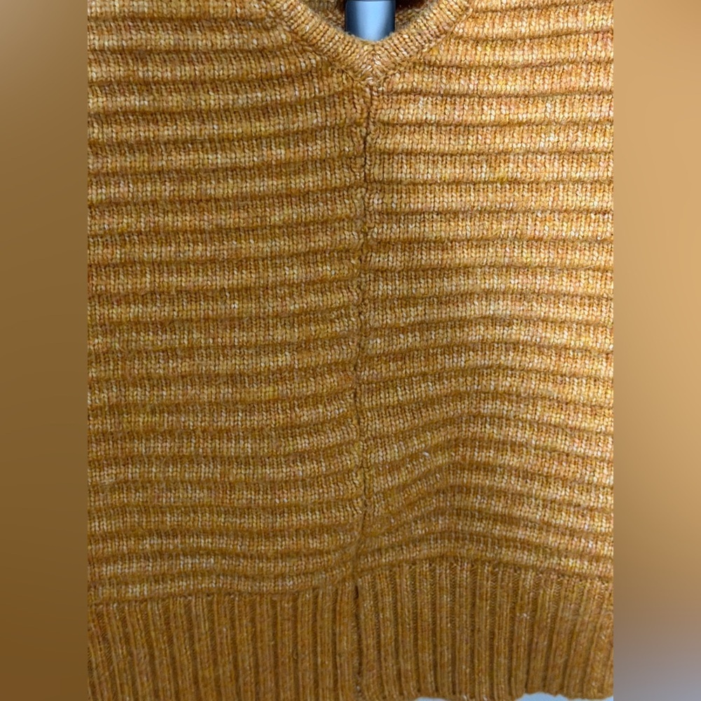 Sincerely Jules Mustard Ribbed V-Neck Sweater – XS - Picture 6 of 10